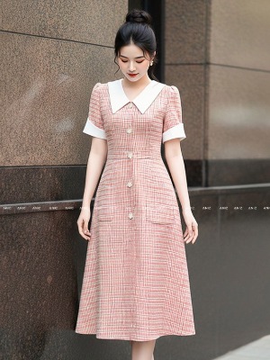 Đầm Caro Hồng Cổ Trắng