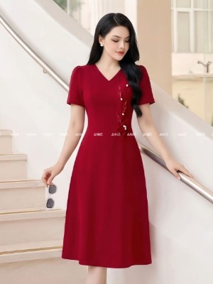 Đầm Cổ V Lá Ngọc Đỏ