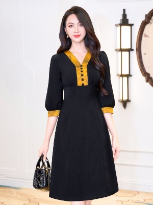Đầm Đen Tay Lỡ Viền Vàng