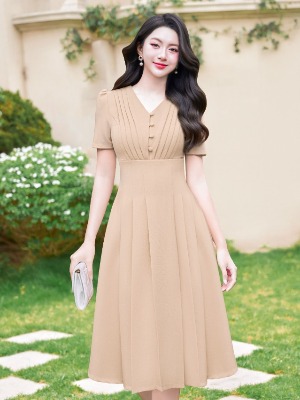 Đầm Beige Xếp Ly Xòe