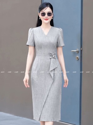 Đầm Xám Kết Hoa Nhấn Eo