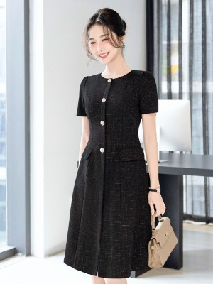 Đầm Đen Suông Đính Cúc Hoa Văn