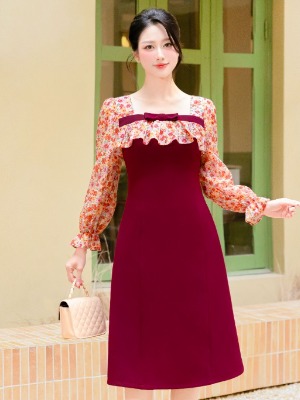 Đầm Đỏ Cổ Vuông Tay Dài Phối Hoa