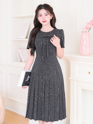Đầm Xám Kẻ Sọc Xếp Ly