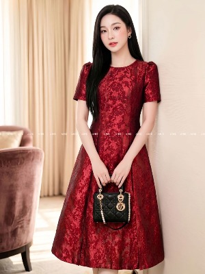 Đầm Gấm Đỏ Hoa Hồng Ẩn