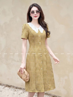 Đầm Suông Cổ Ren Cúc Dọc