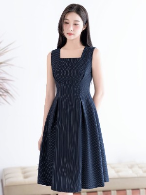 Đầm Xanh Kẻ Sọc Cổ Vuông