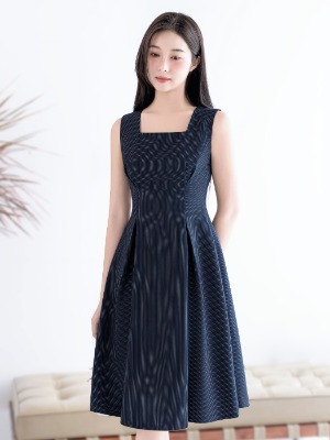 Đầm Xanh Kẻ Sọc Cổ Vuông