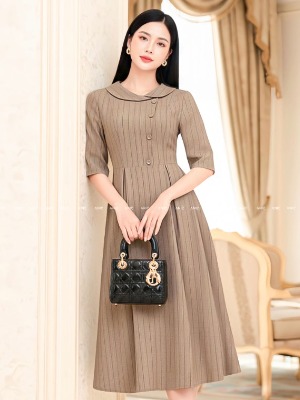 Đầm Xếp Ly Kẻ Sọc Nâu Cách Điệu