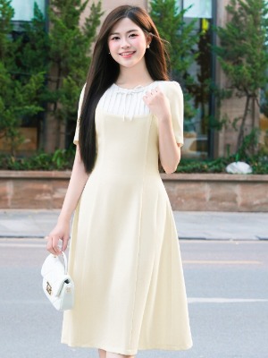 Đầm Kem Xếp Ly Bảng Cổ