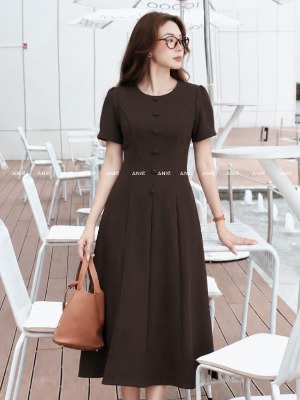 Đầm Nâu Cổ Tròn Suông Nút Bọc
