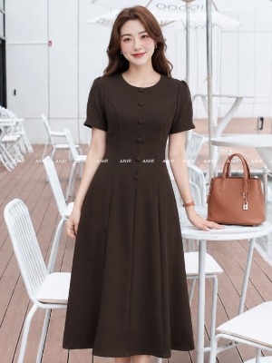 Đầm Nâu Cổ Tròn Suông Nút Bọc